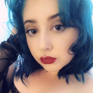 Meet your Posher, Adrina